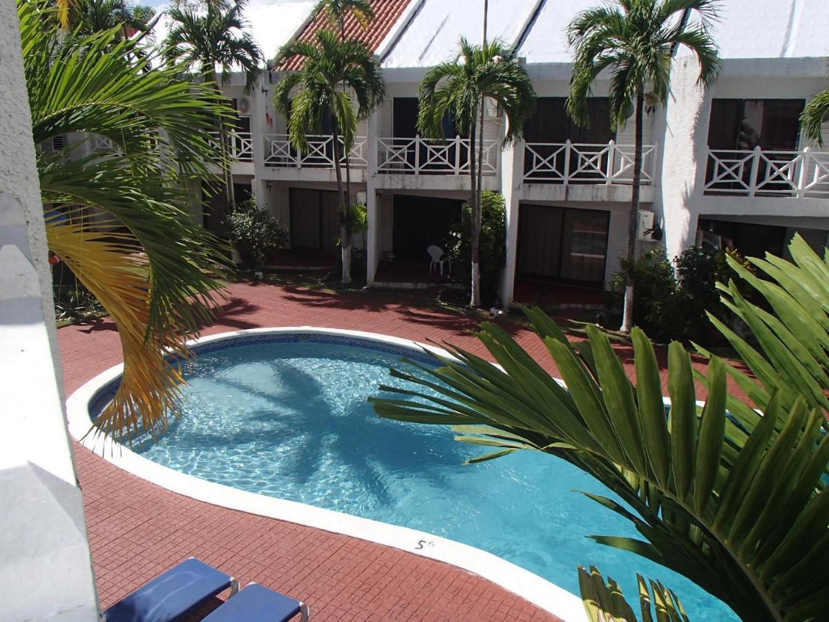 Chrisanns Aparthotel