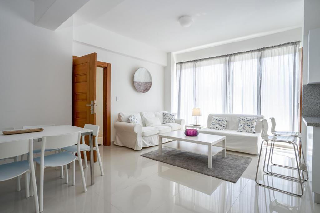 Escape Apartments, Balcony, Pool & Gym In La Julia Apartment