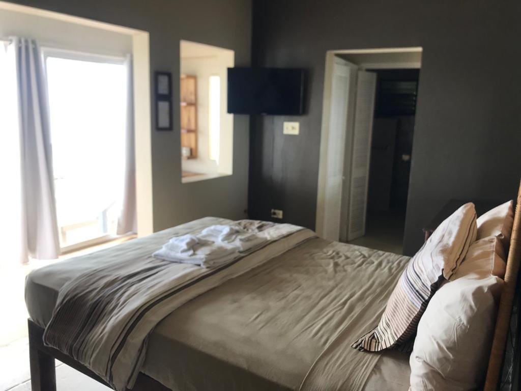 Hotel Moxons Club