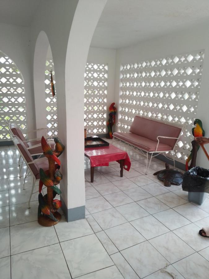 Guest house Tina's Ocho Rios