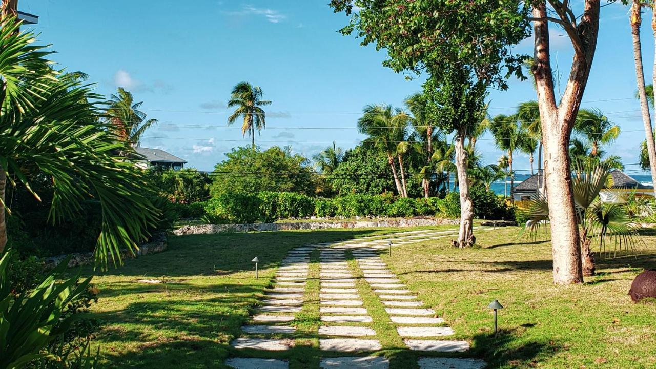 Pineapple Fields Aparthotel