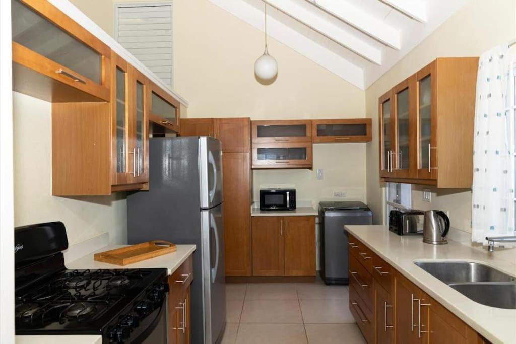 - Heroes Villa, Ac, Security, Access To Pool, Playground & Private - Welcome Breakfast Basket