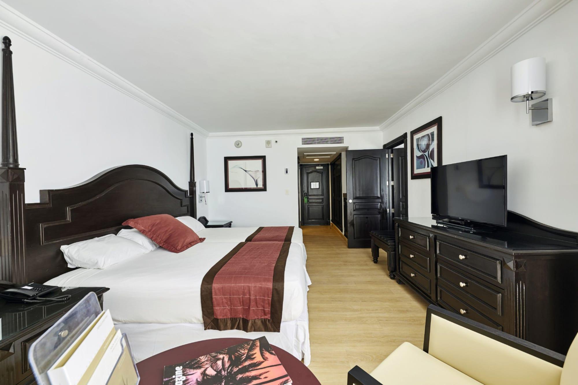Riu Palace Paradise Island (adults Only) Hotel Creek Village