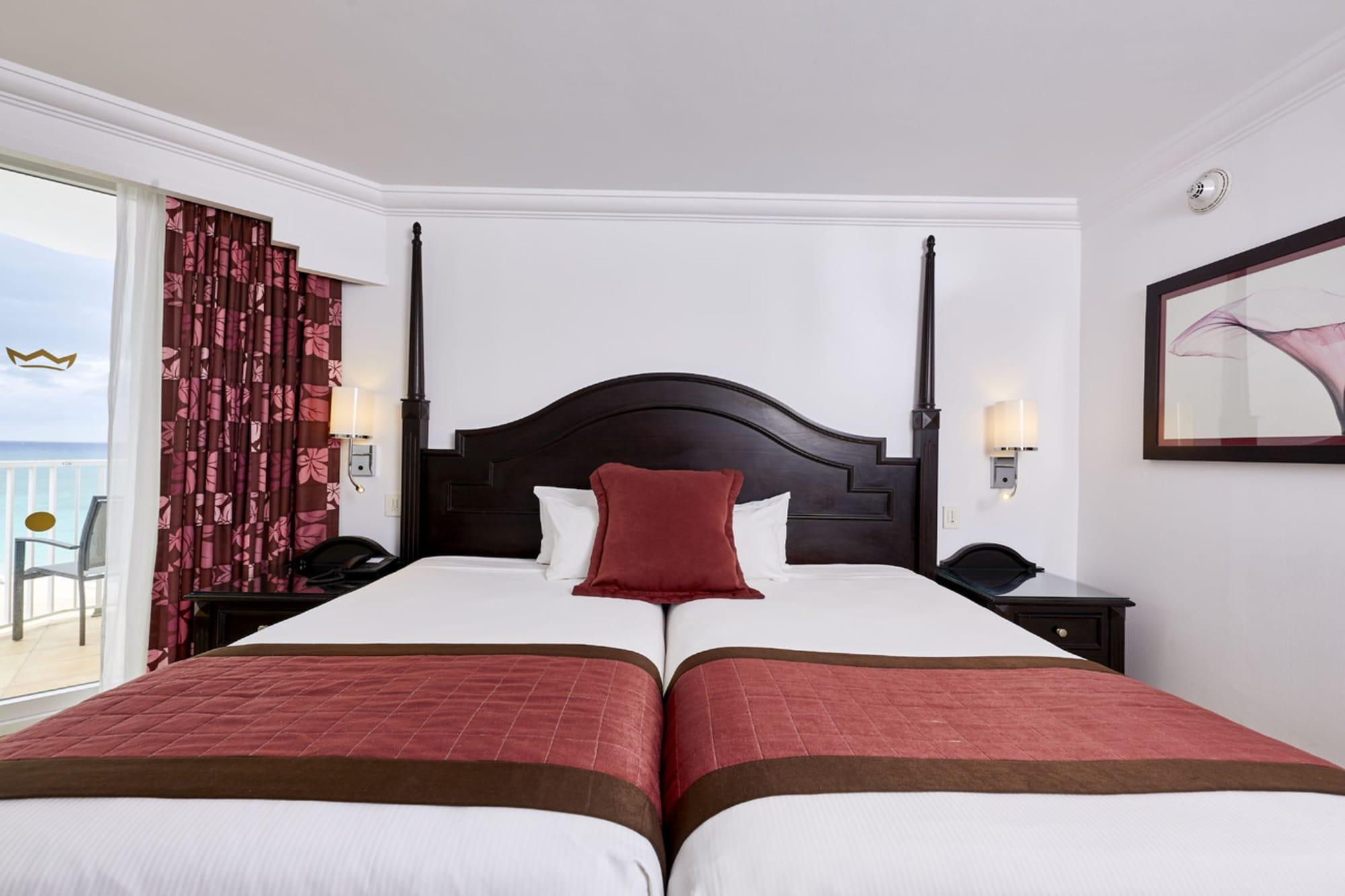 Riu Palace Paradise Island (adults Only) Hotel Creek Village