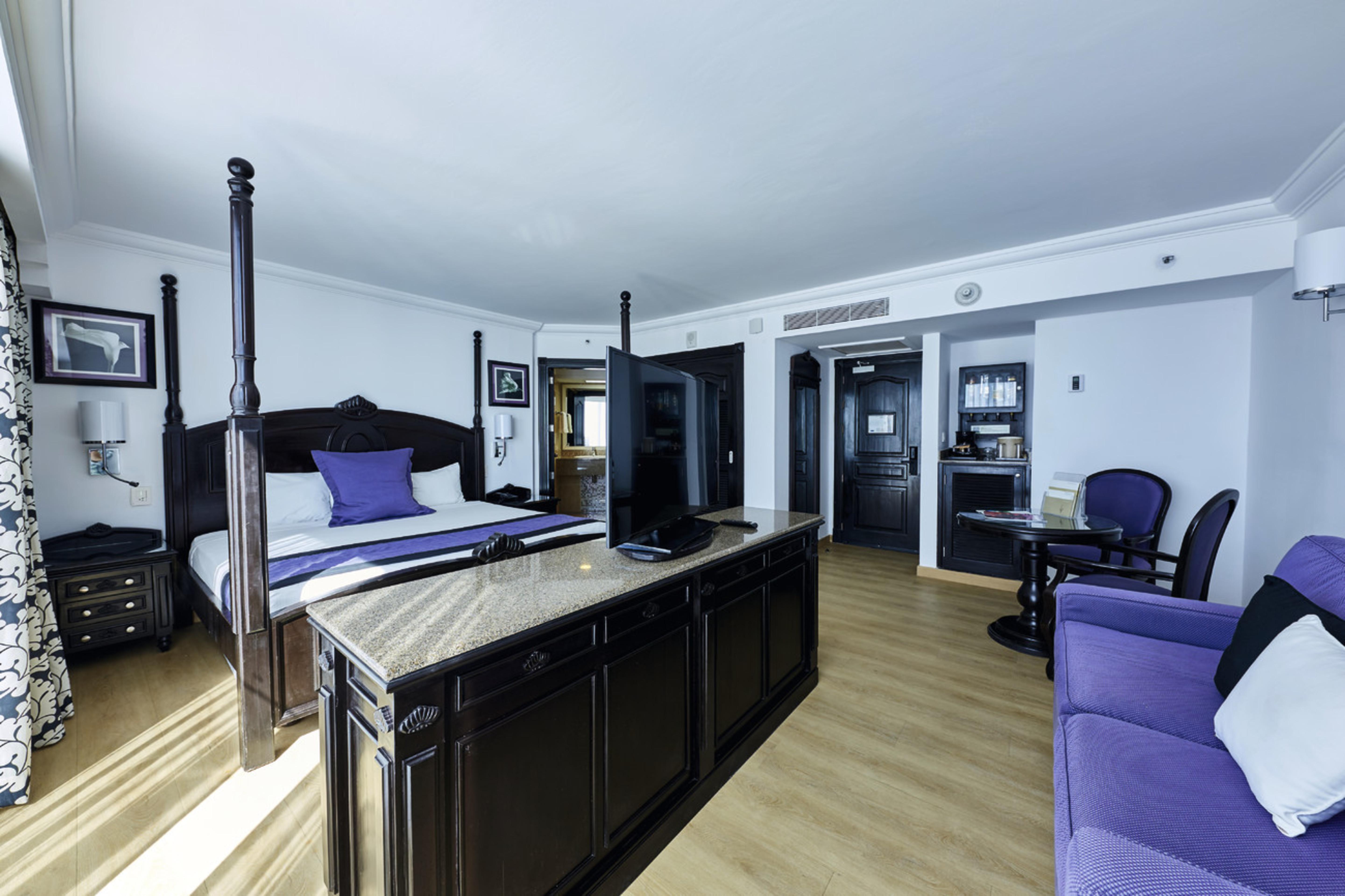 Riu Palace Paradise Island (adults Only) Hotel Creek Village