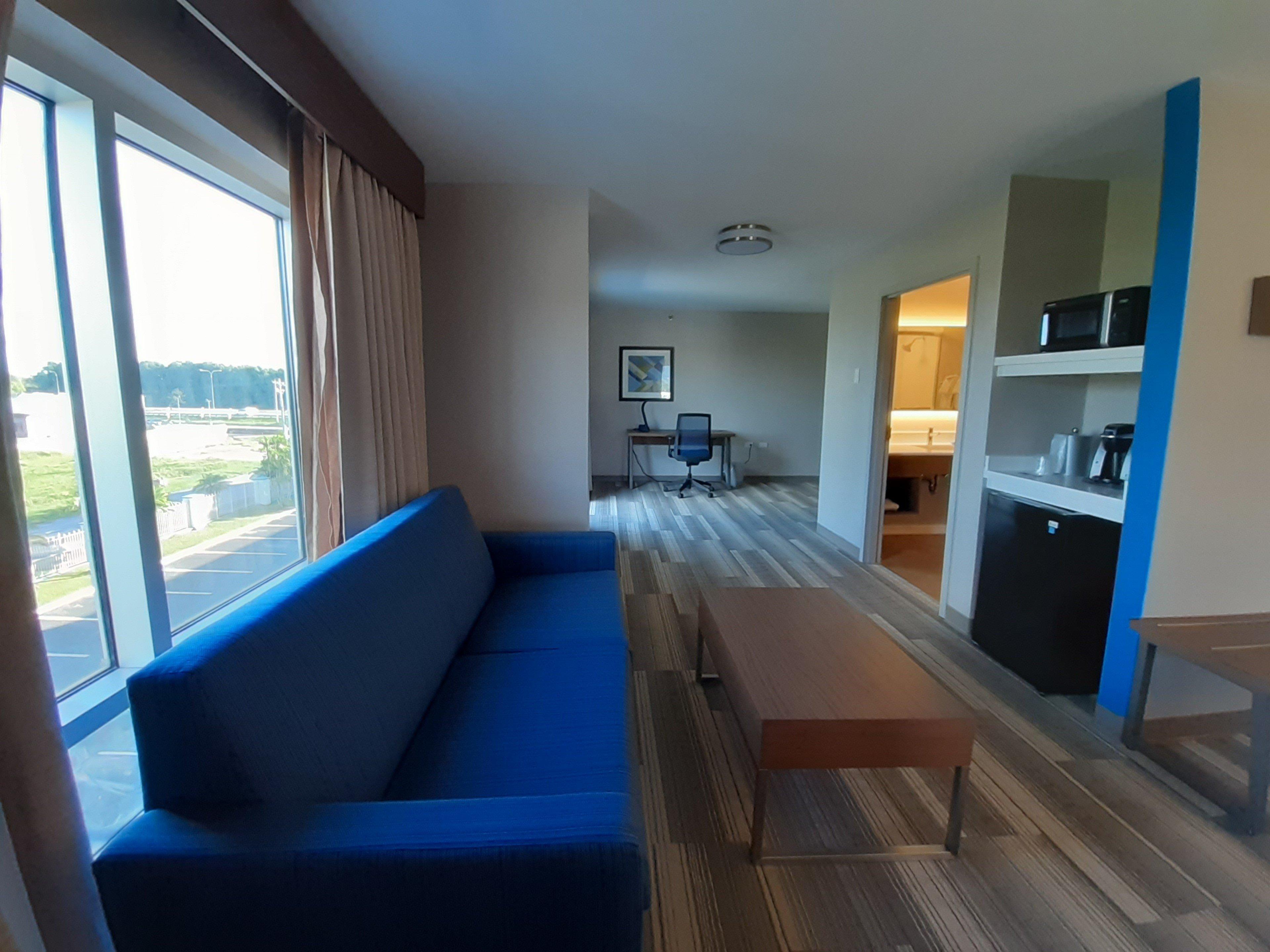 Hotel Express Trincity By Ihg Piarco