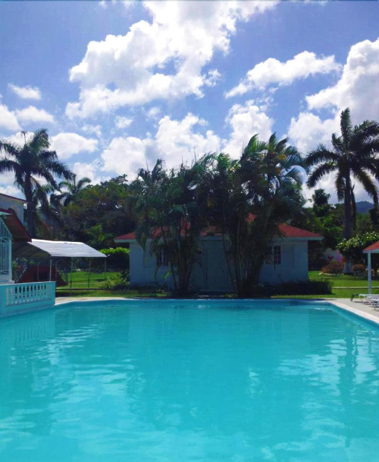 Executive Mammee Bay 3*