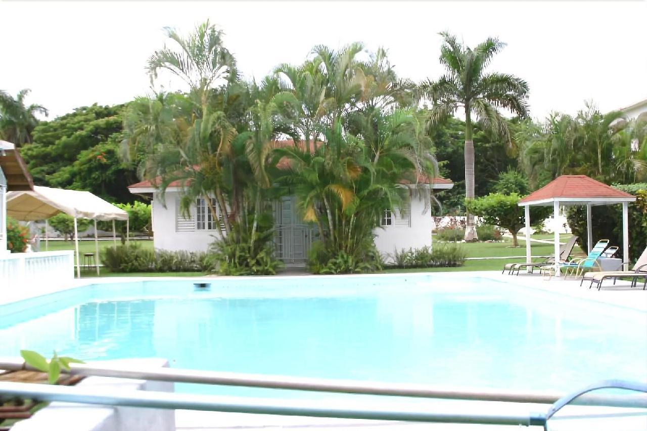 Hotel Executive Mammee Bay