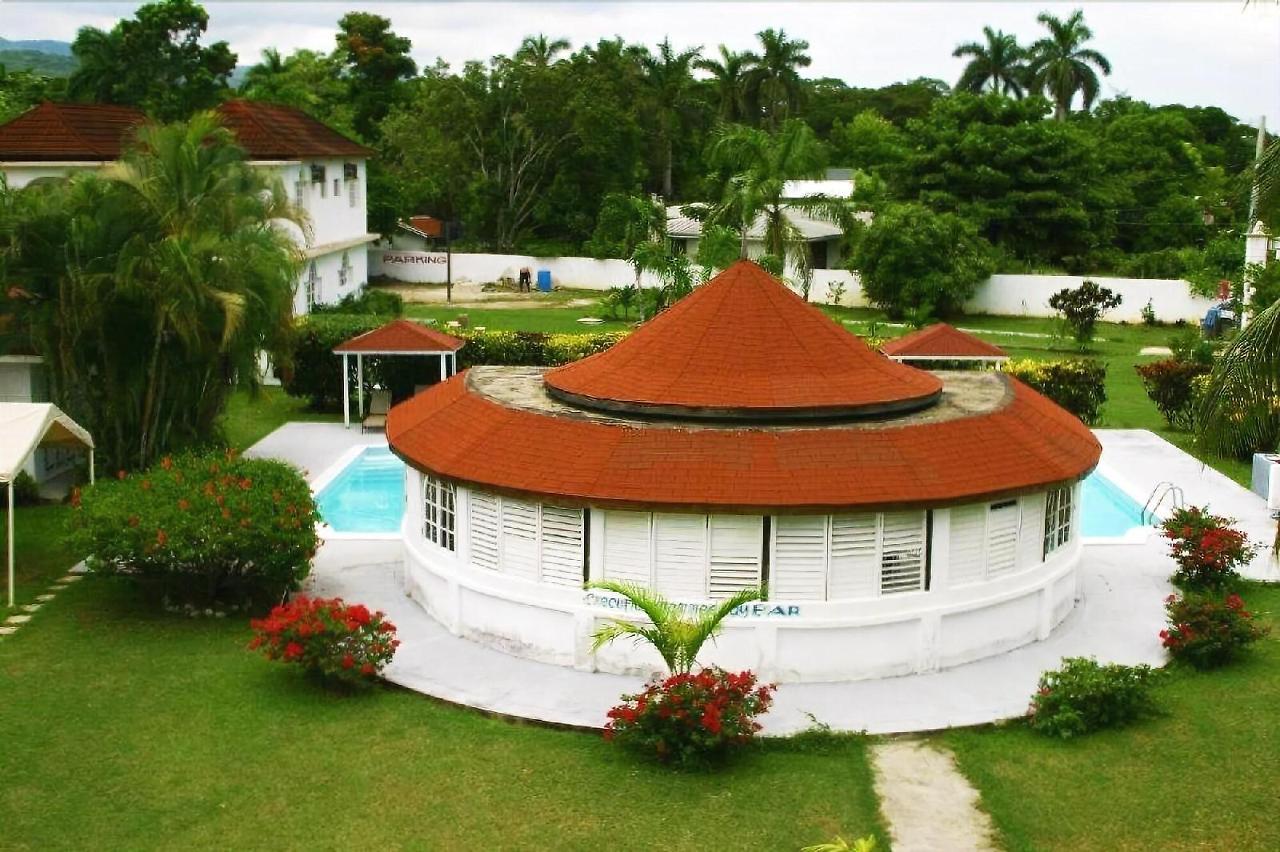 Executive Mammee Bay 3*