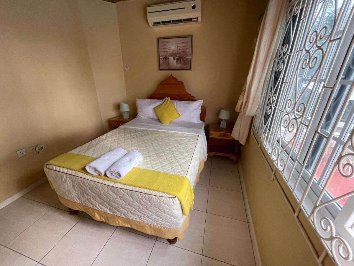 Peaceful Palms Guest house *