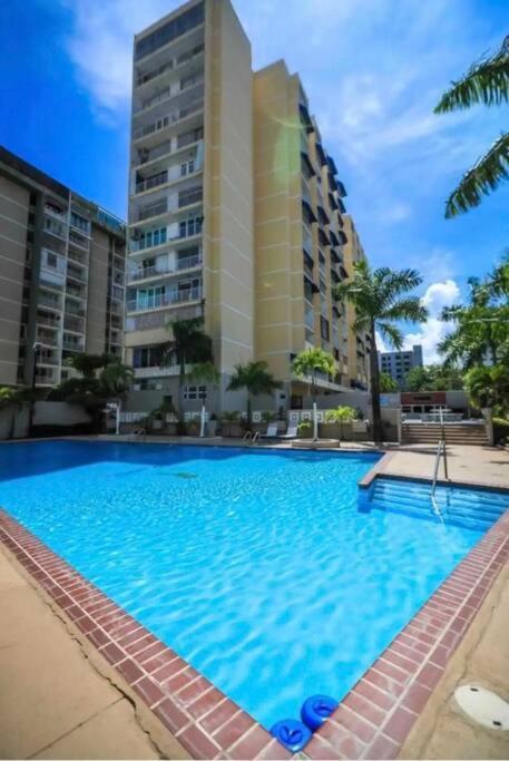 Monopoly 2 Bedroom Near Beach W/pool/parking Apartamento