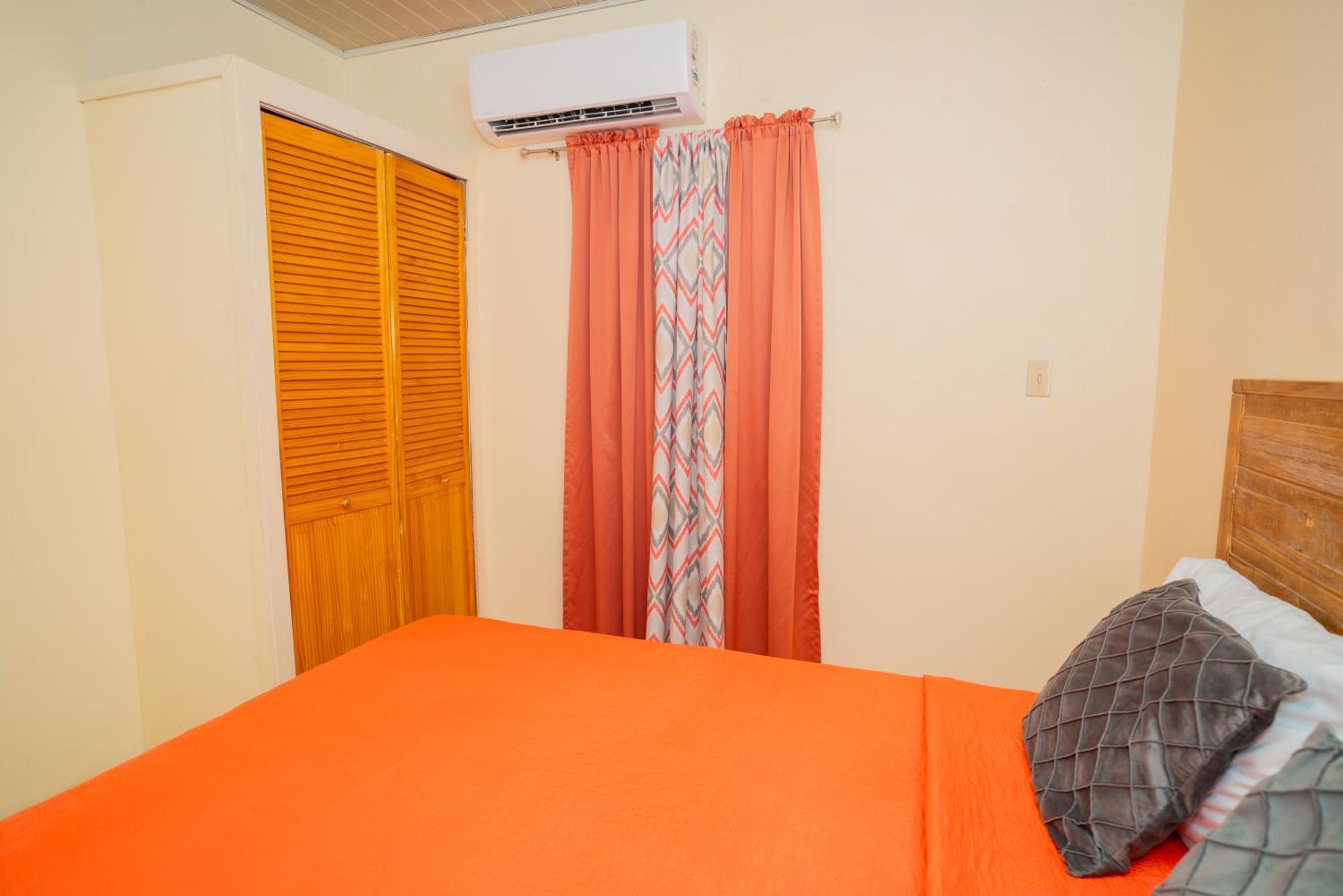 Connie's Comfort Aparthotel 3*