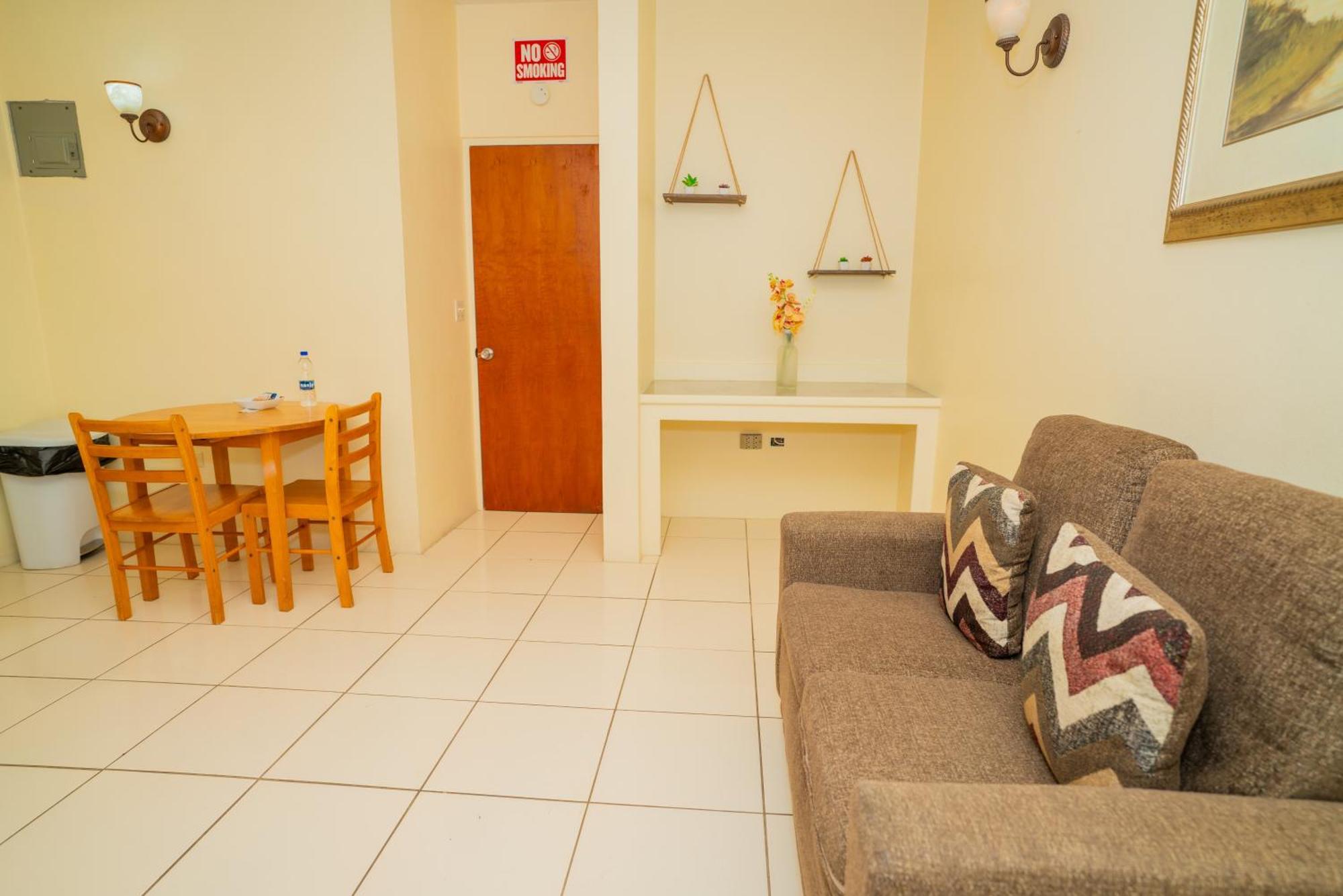 Connie's Comfort Aparthotel