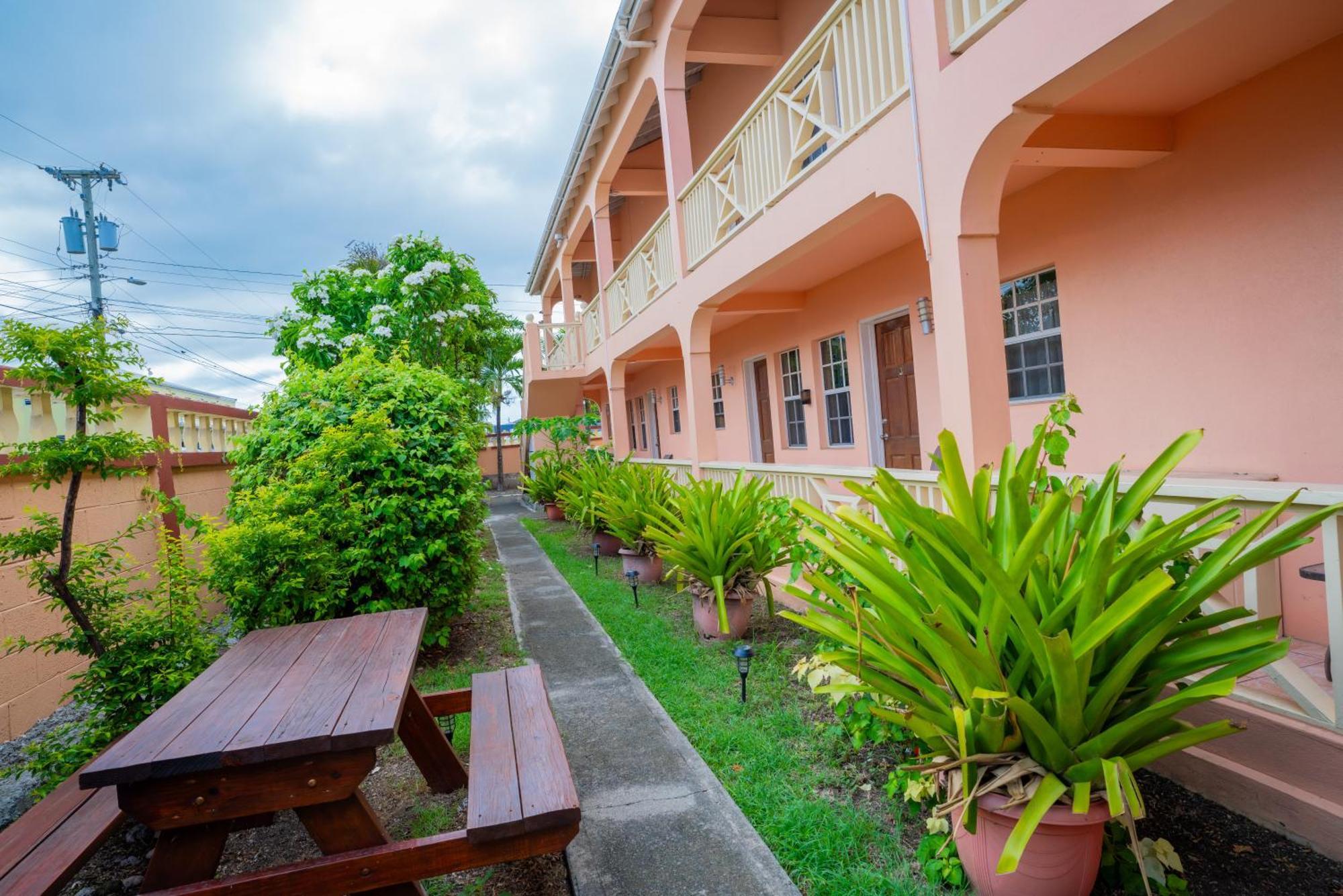 Aparthotel Connie's Comfort 3*