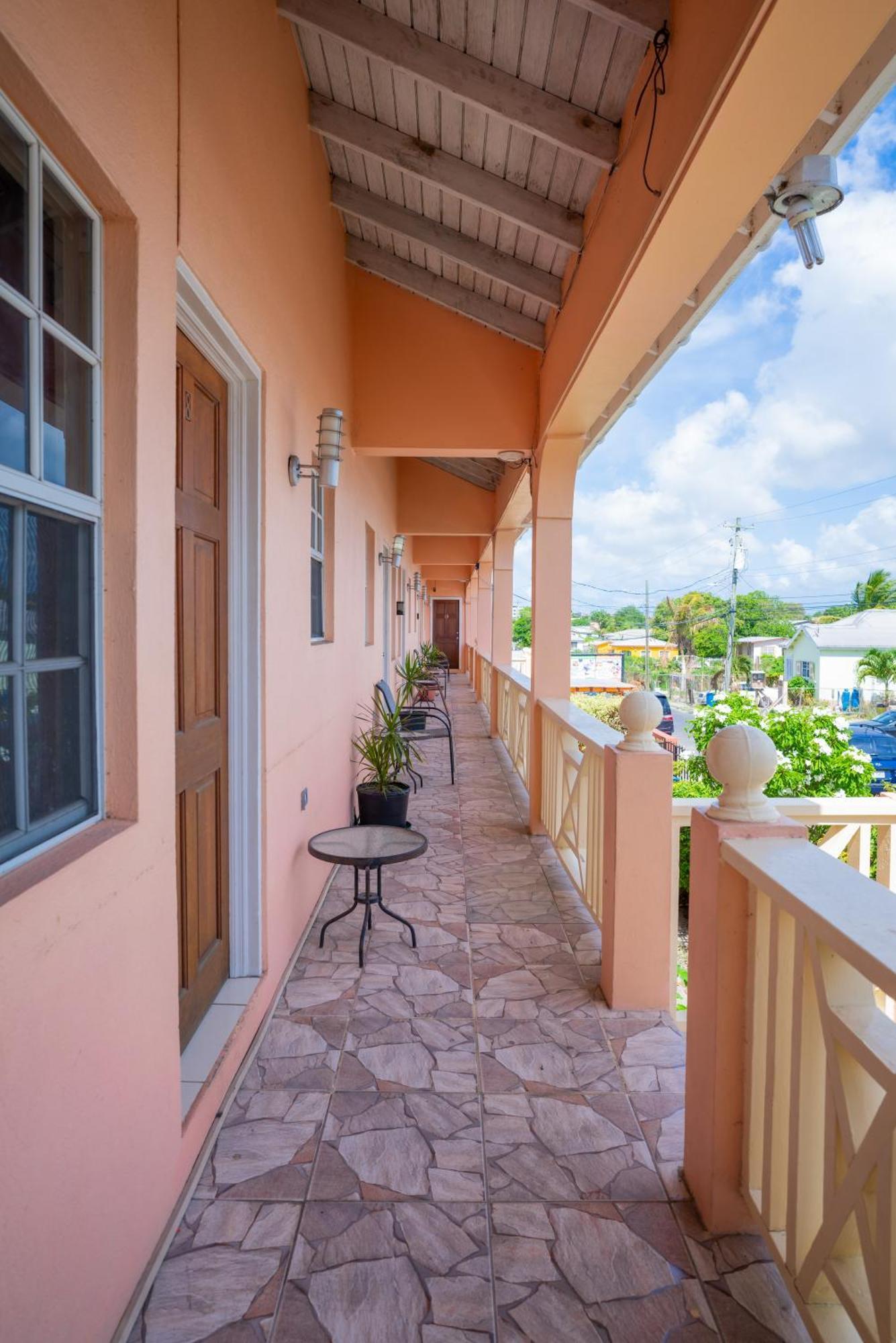 Connie's Comfort 3* St. John's