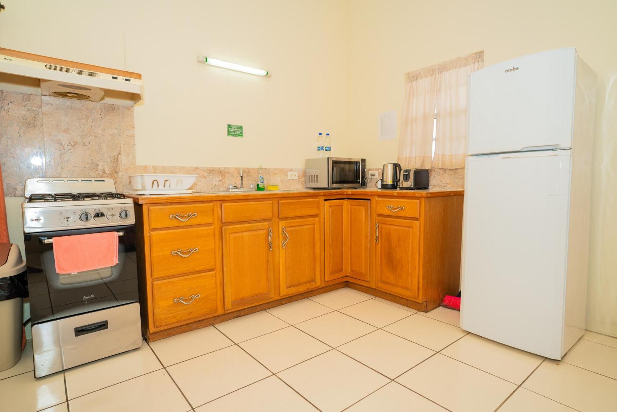 Connie's Comfort Aparthotel 3*