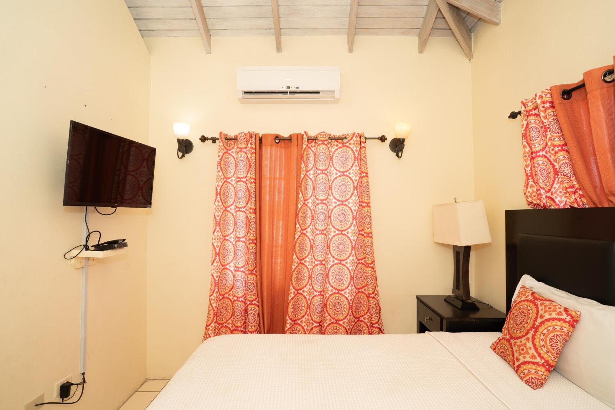 Connie's Comfort Aparthotel 3*