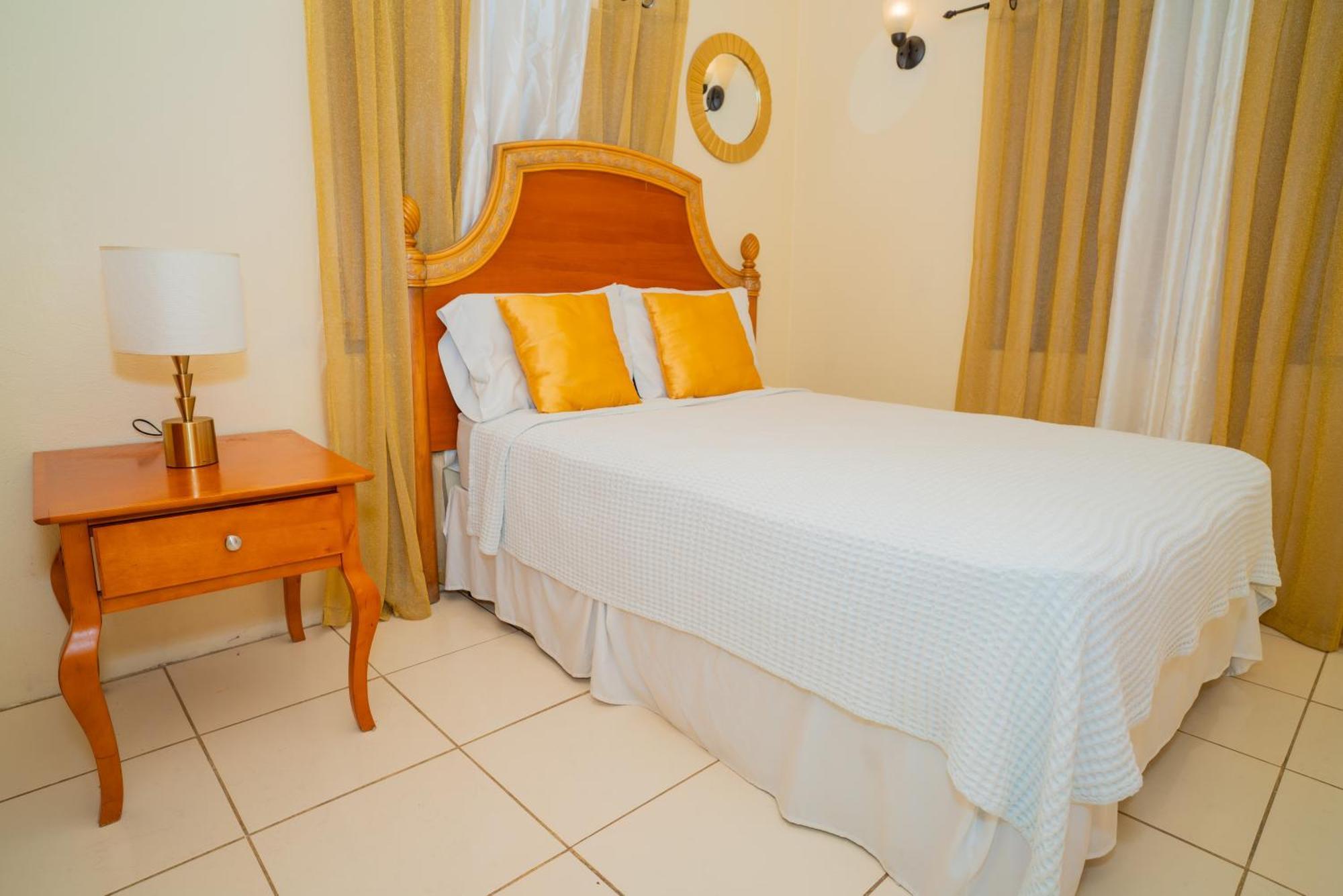 Connie's Comfort Aparthotel 3*