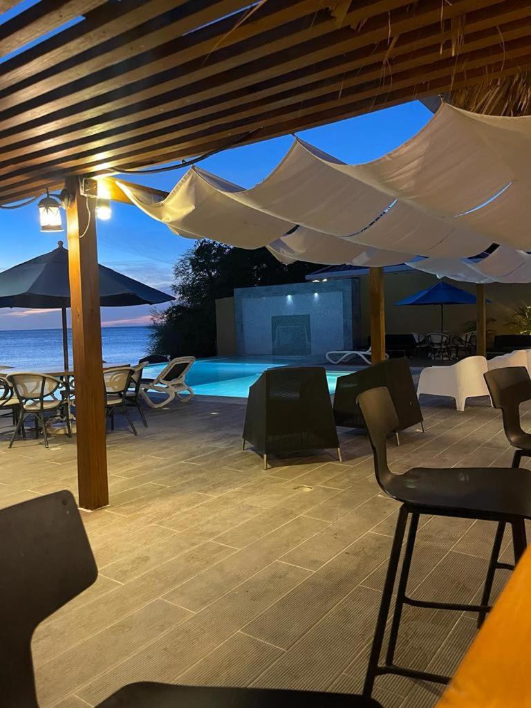 Hotel Bay *