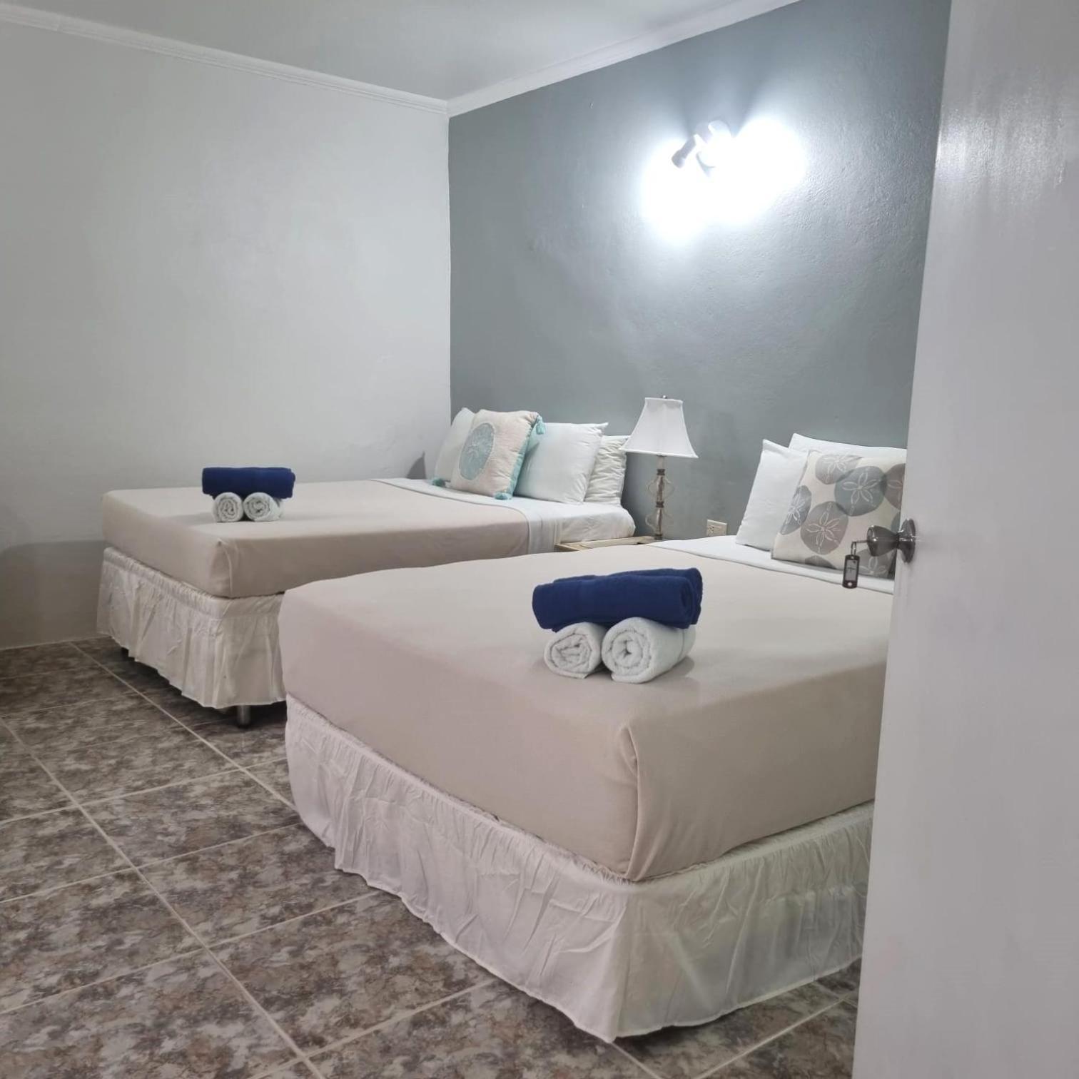 Palm Retreat Hotel