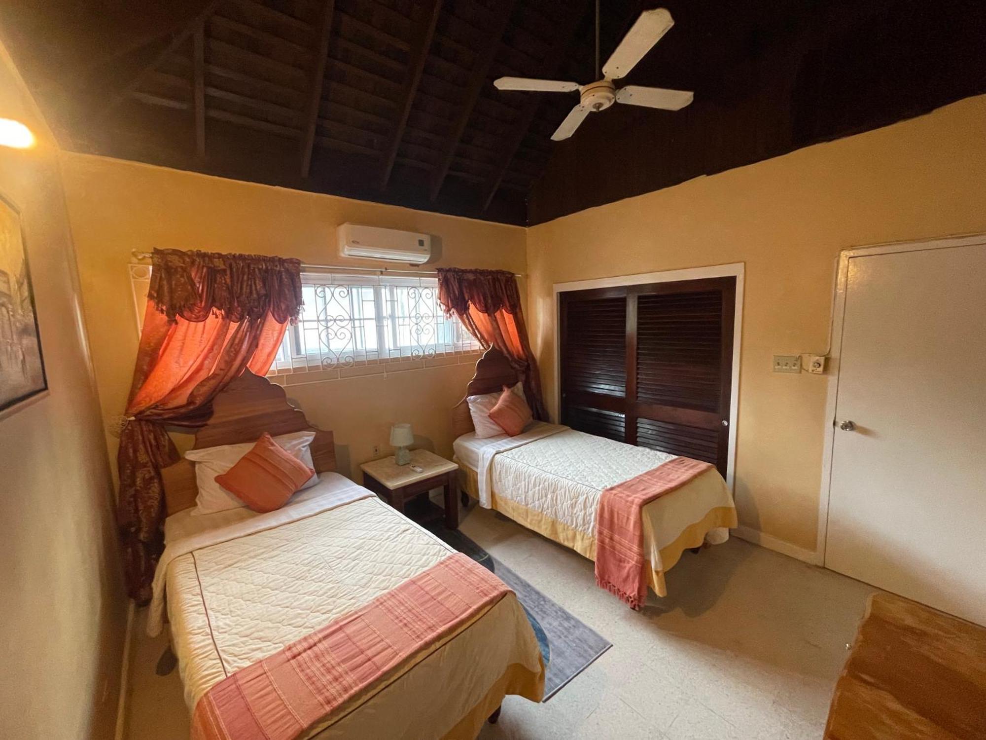 Peaceful Palms Guest house *