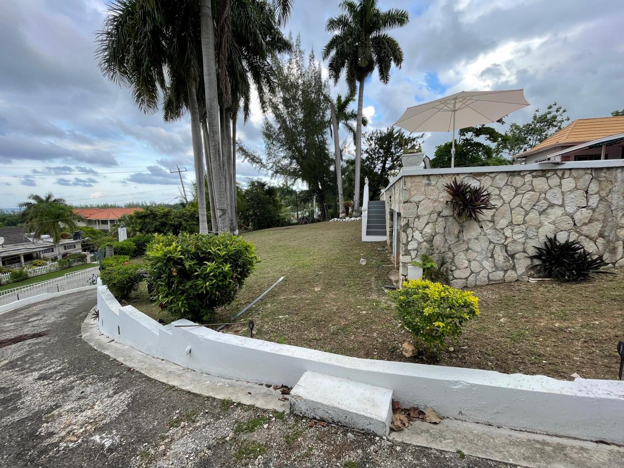 Peaceful Palms Guest house Montego Bay