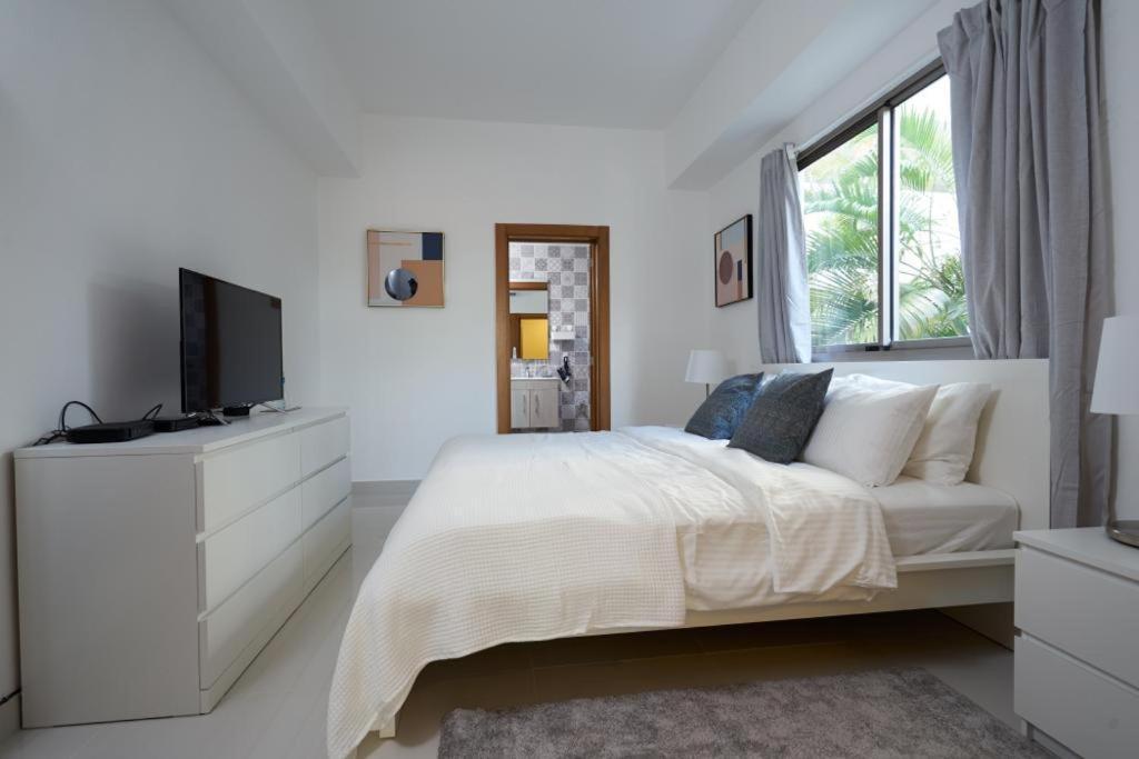 Escape Apartments, Balcony, Pool & Gym In La Julia *