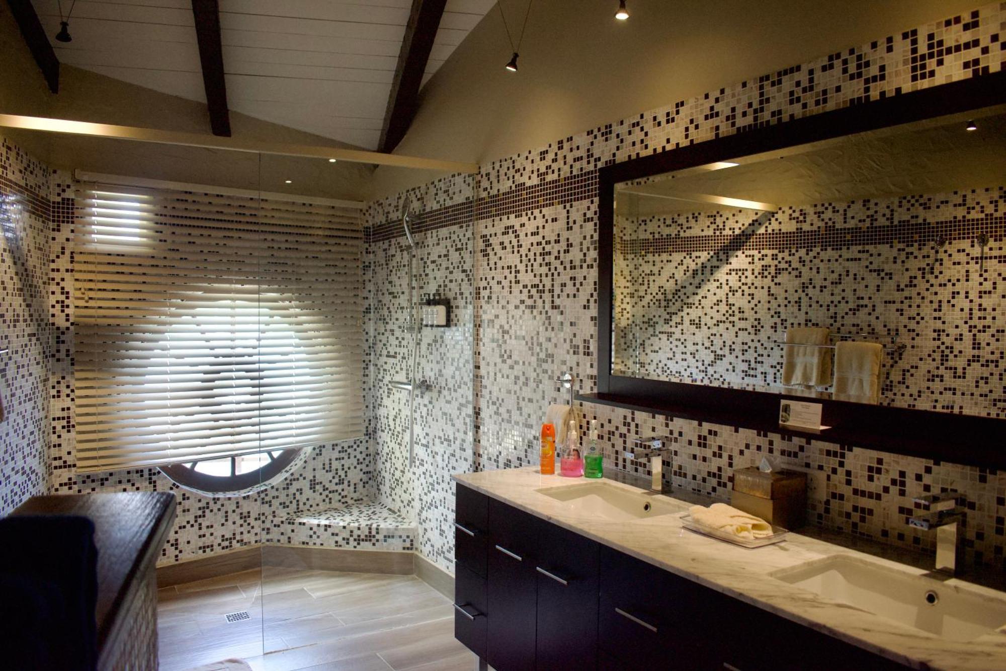 Secret Harbour Boutique And Marina 4*