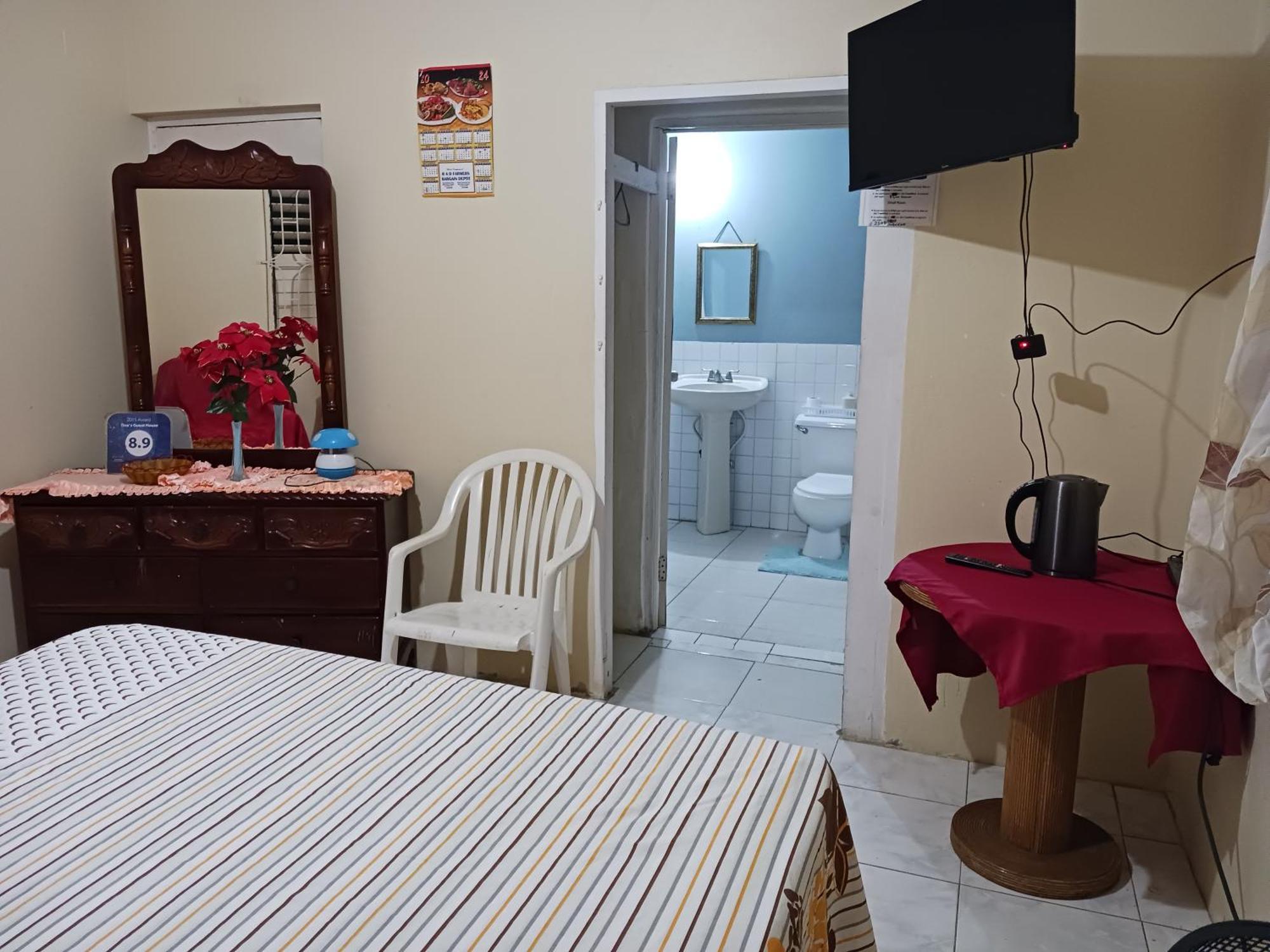 Guest house Tina's 3*