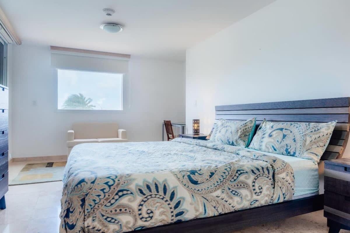 The Elegance Of Oasis -3br Front Palm Beach