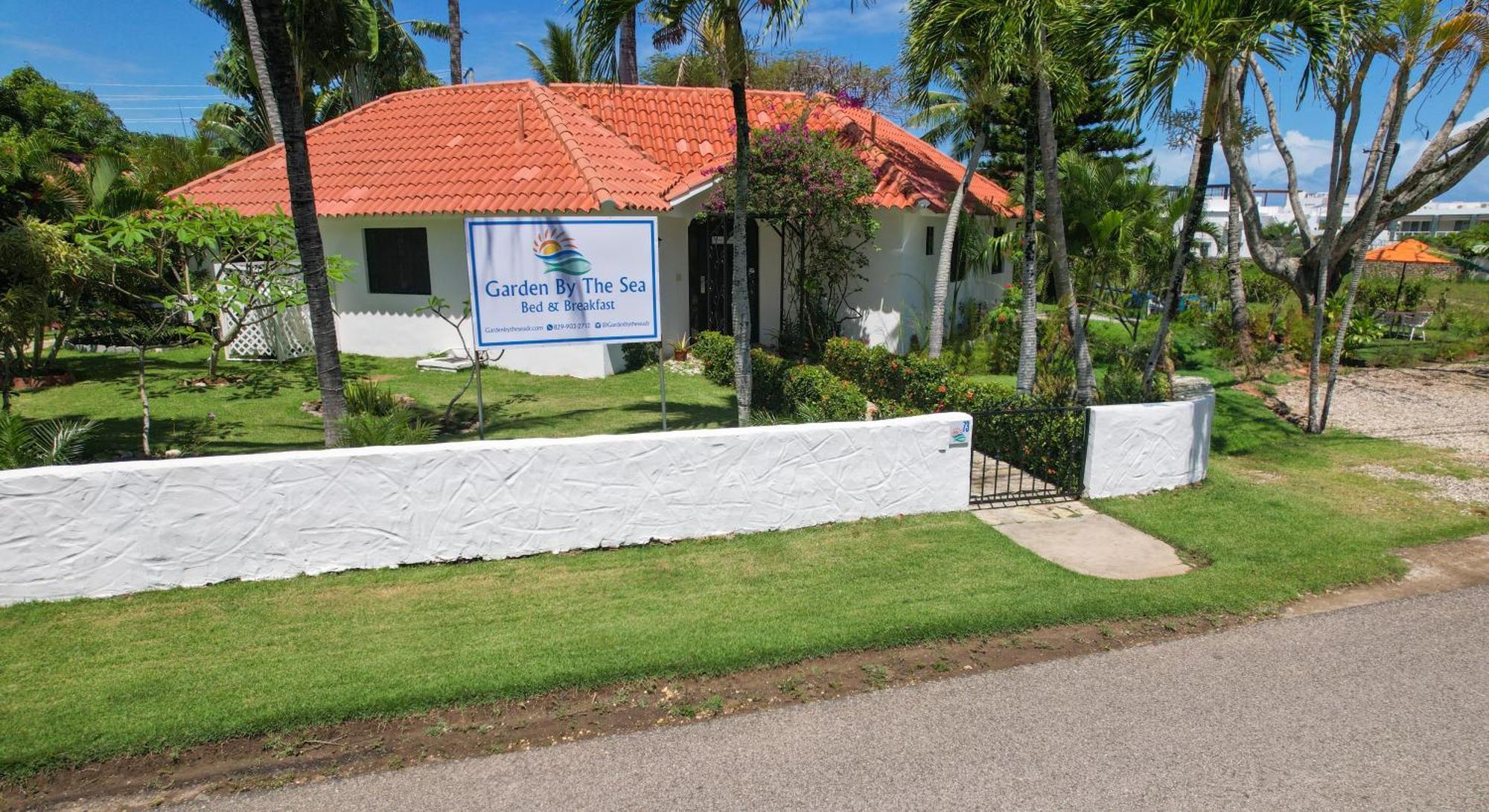 Acomodação com café da manhã  Garden By The Sea