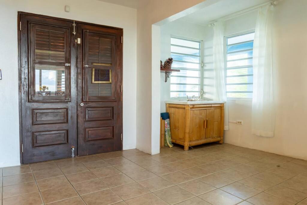Apartment Hill With 360 Degree Balcony View *