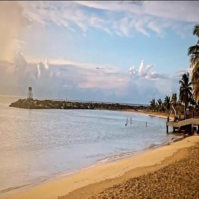 Dulce Atardecer 5 Playa Rompeolas, * Aguadilla