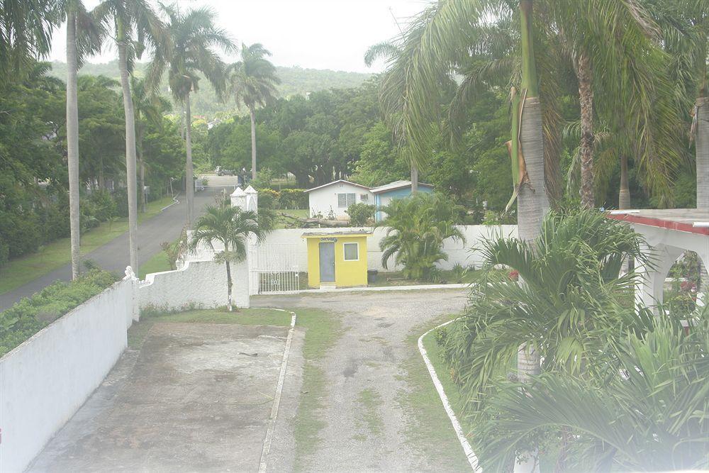 Executive Mammee Bay