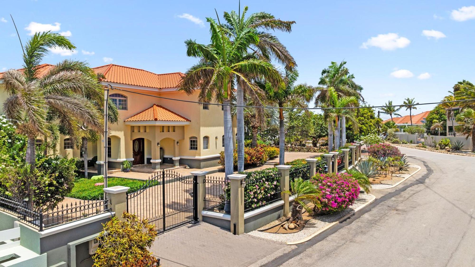 Bocobay Seaside House