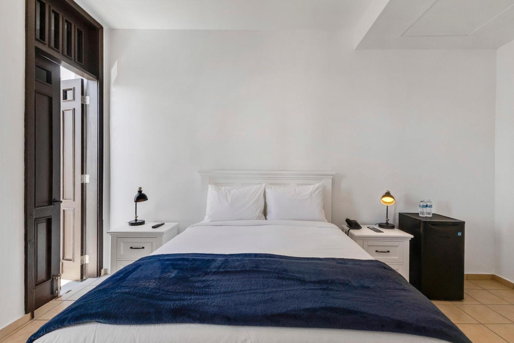 Armas Hotel 2*
