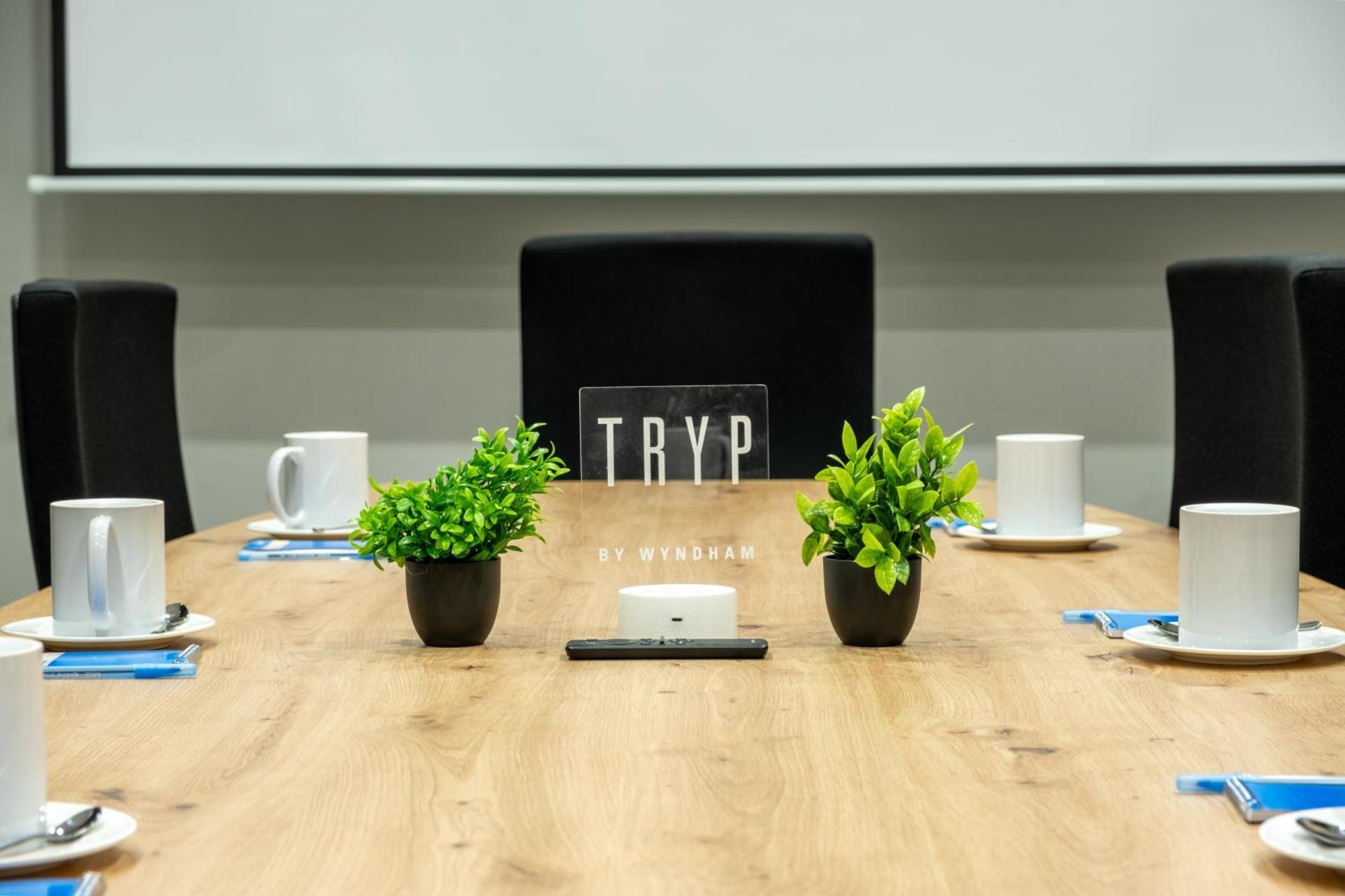 Hotel Tryp By Wyndham Aruba (adults Only) 3*