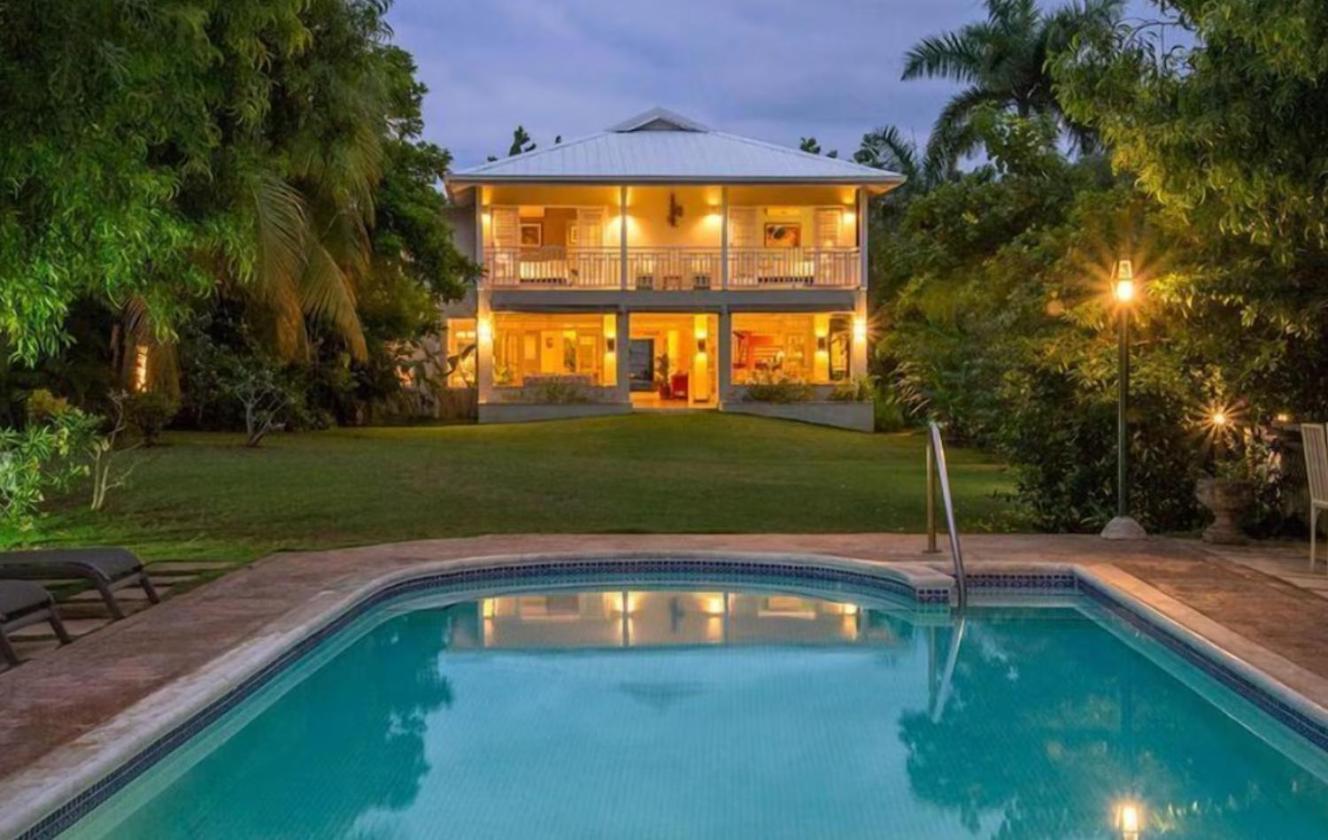 Apartment Coral Cove- Beachfront 5bedroom With Private Pool