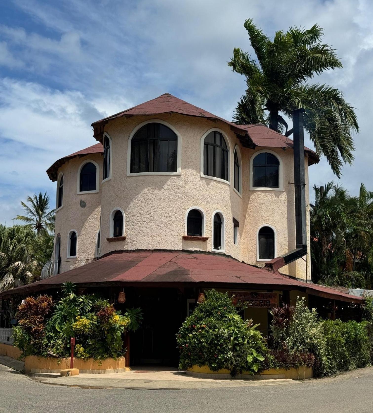Apartment Perla Marina Condo- Walk To Yoga, & Food