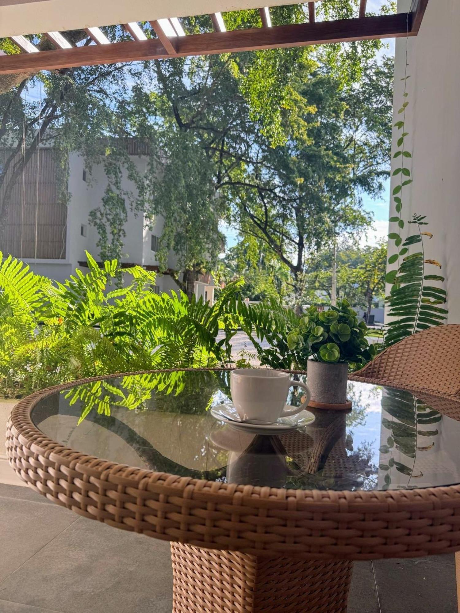 Apartment Perla Marina Condo- Walk To Yoga, & Food