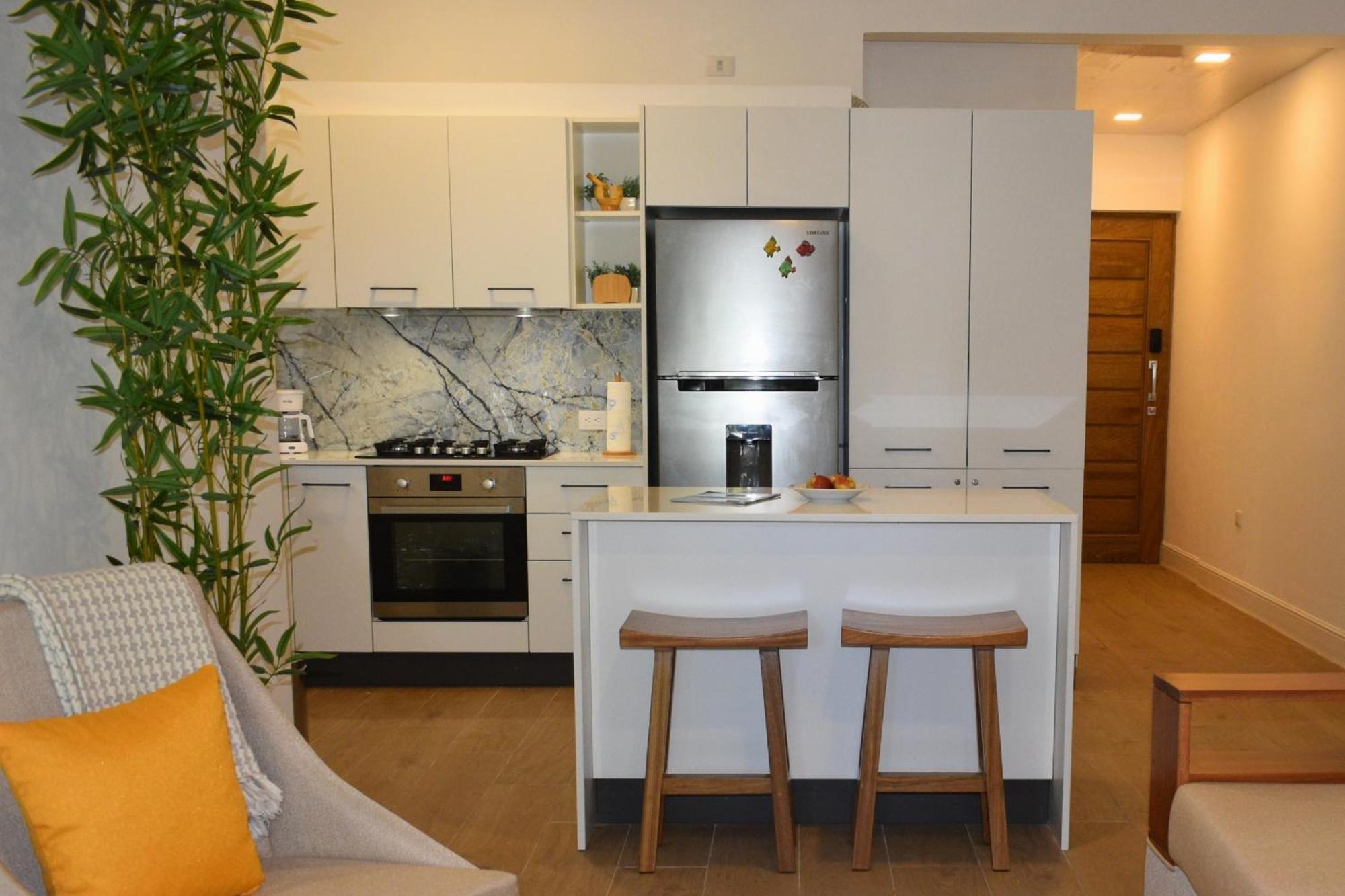 Apartment Perla Marina Condo- Walk To Yoga, & Food *