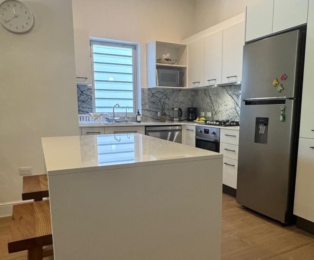 Apartment Perla Marina Condo- Walk To Yoga, & Food *