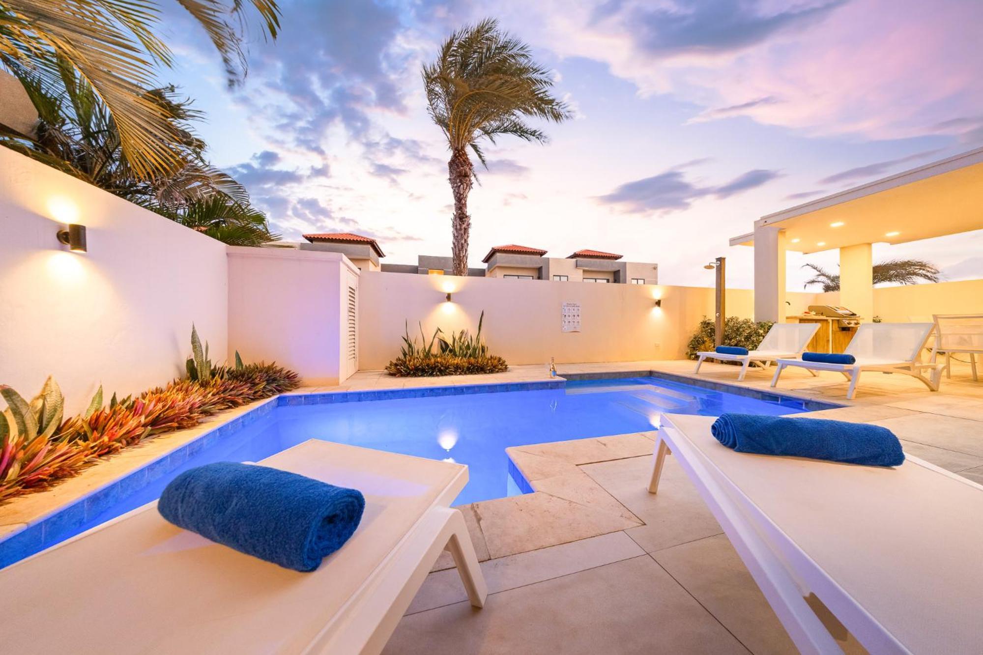 Holiday home 1 Min To Beach, W Pool, Gym In A Gated Community