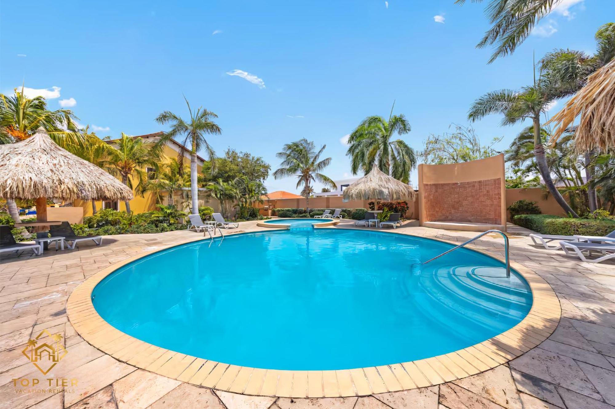 1 Min To Beach, W Pool, Gym In A Gated Community Holiday home *