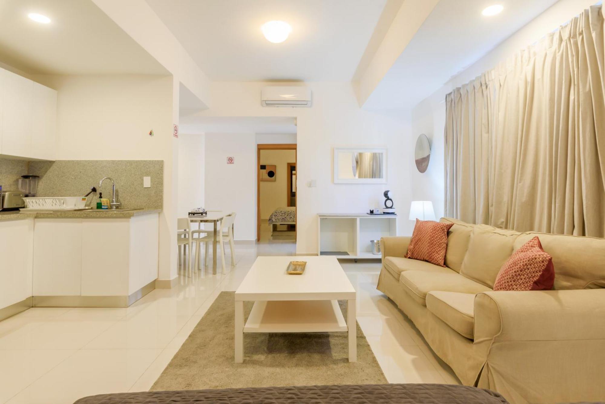 Escape Apartments, Balcony, Pool & Gym In La Julia * Santo Domingo