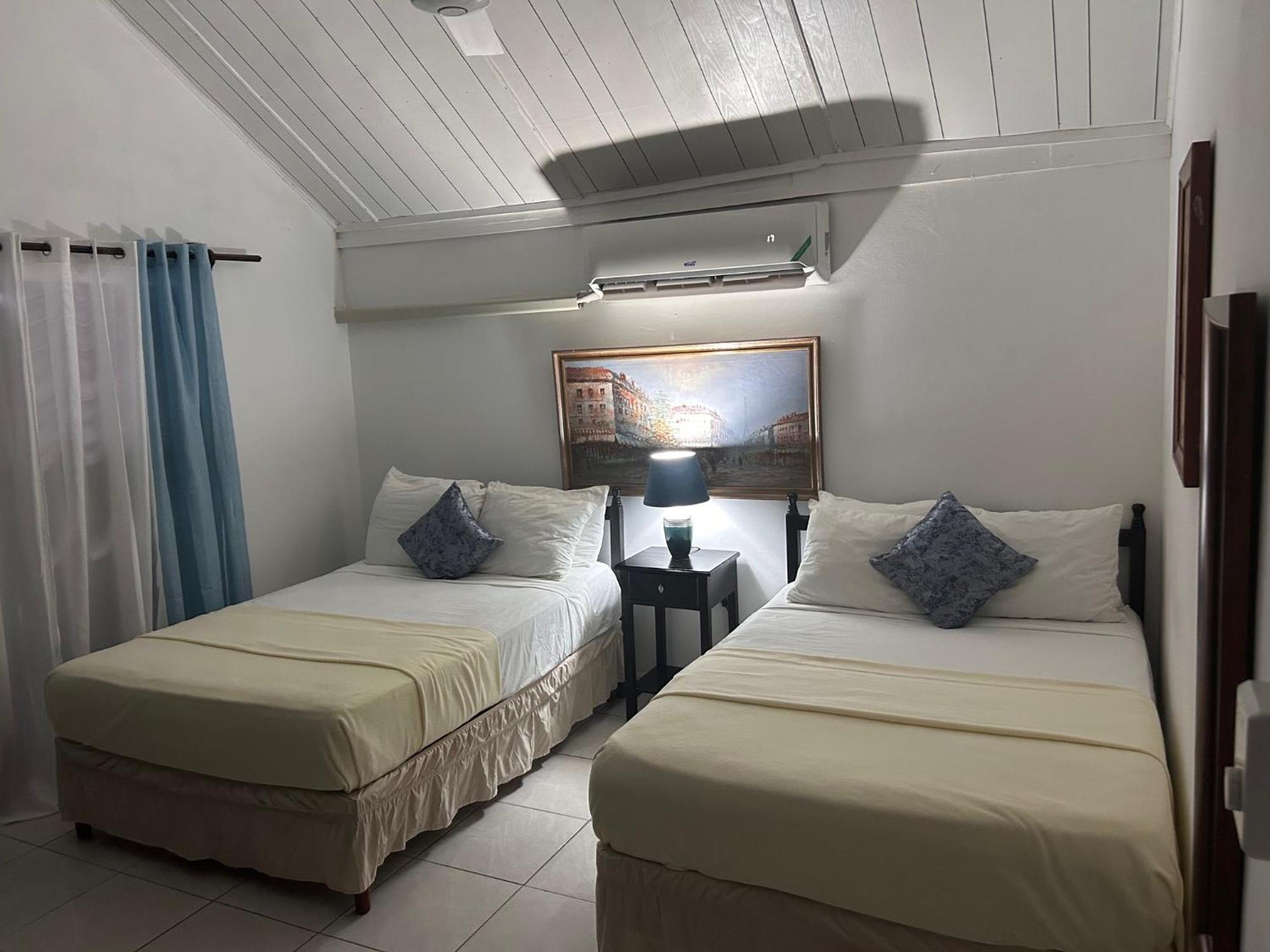 Hotel Firefly 4*