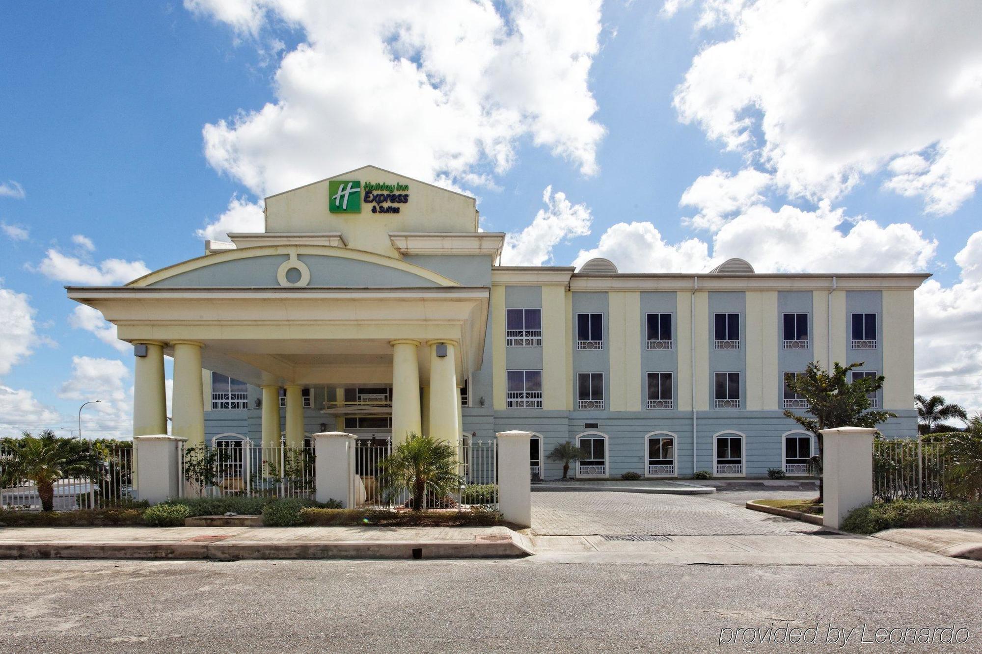 Express Trincity By Ihg Hotel 3*