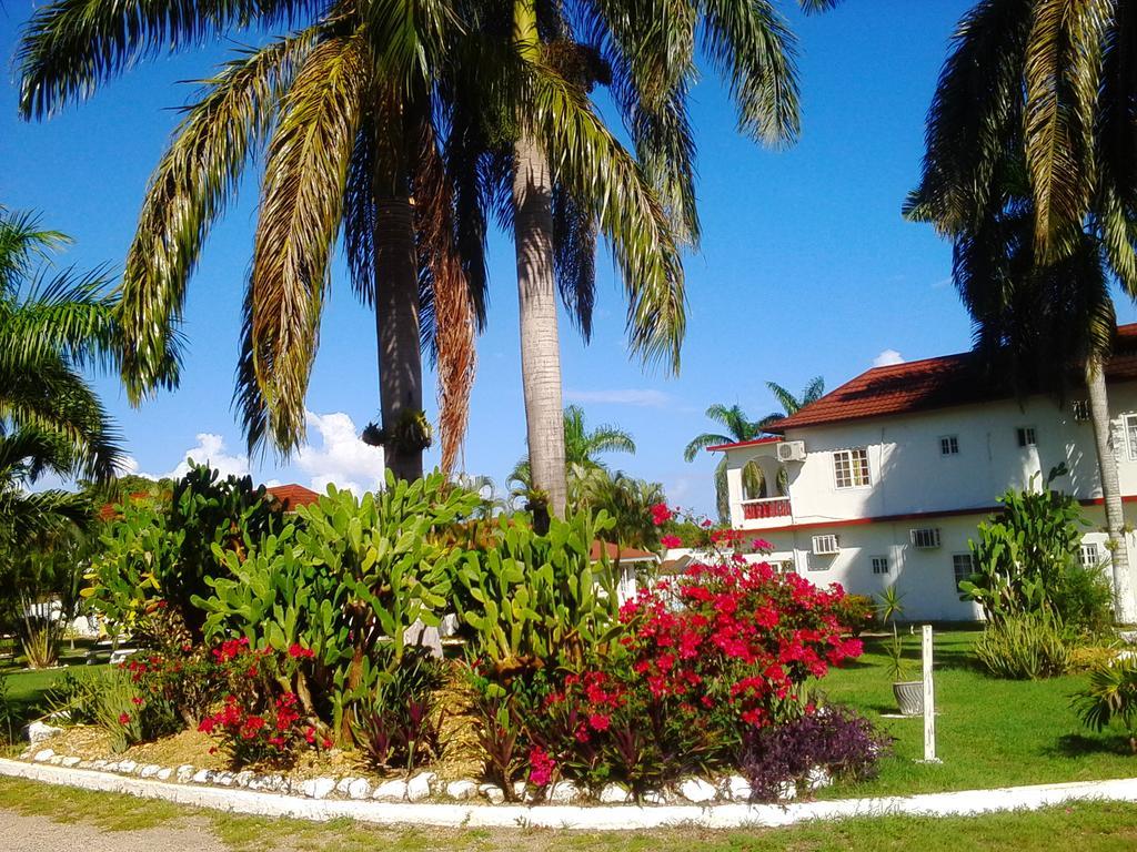 Hotel Executive Mammee Bay 3*