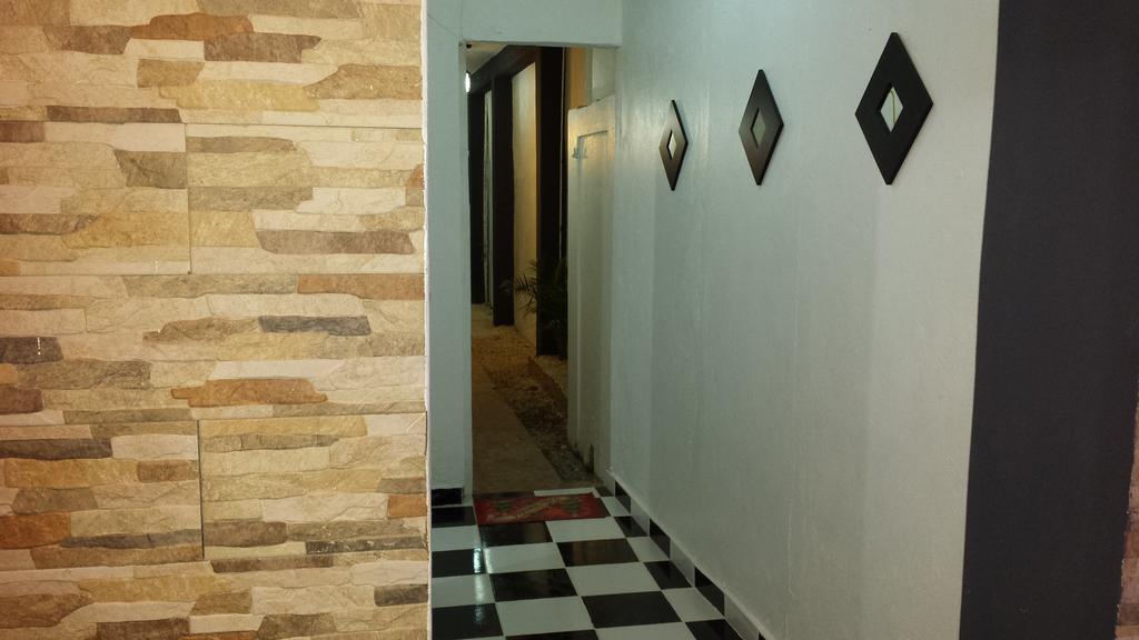 Aarony Hotel 2*