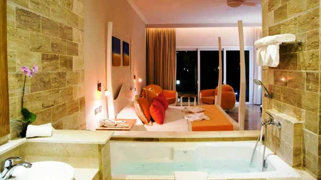Lifestyle Crown (adults Only) Resort